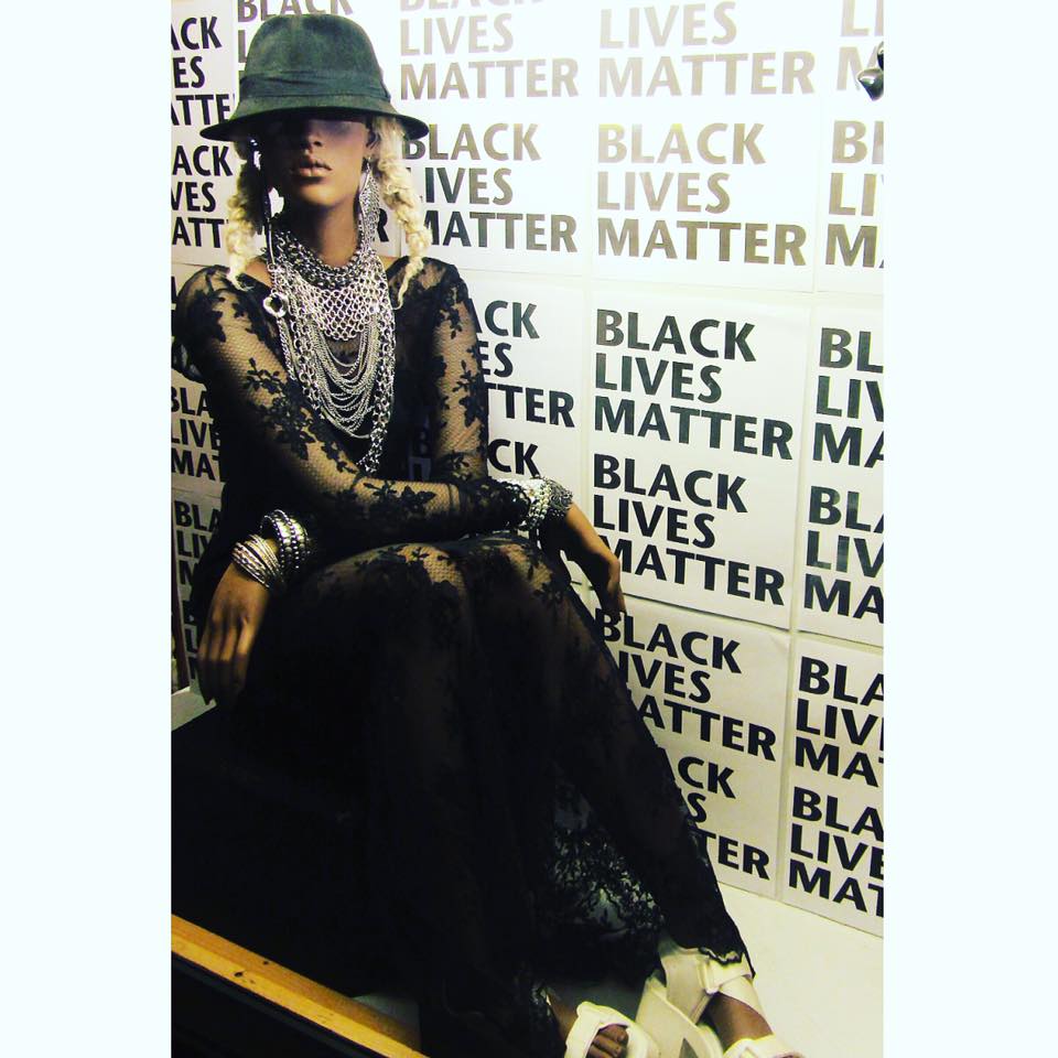 Lagom till påsk har vi skyltat om med extra kraft och styrka! #blacklivesmatter #BlackPanther #linnegatangbg