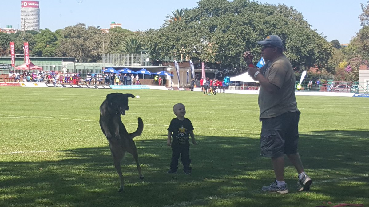 KingEdVIISchool's tweet photo. #KESFest Family fun at @KingEdVIISchool #redsmiles from #redfans https://t.co/C36U84lNlL