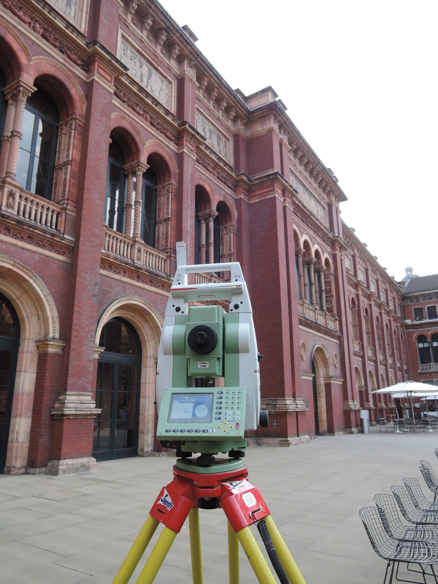 itke_stuttgart's tweet photo. We have been surveying in the @V_and_A garden for our #engineeringseason installation. https://t.co/kCg3L8F2DC https://t.co/ppHeAKQnpm