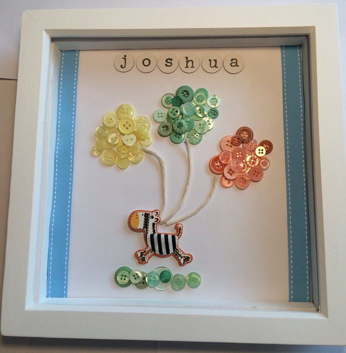 TreasuresByDani's tweet photo. Morning @HandmadeHour #personalised #childrens #buttonframe #craftbuzz #nurserydecor #etsy https://t.co/pPk57v1BLE