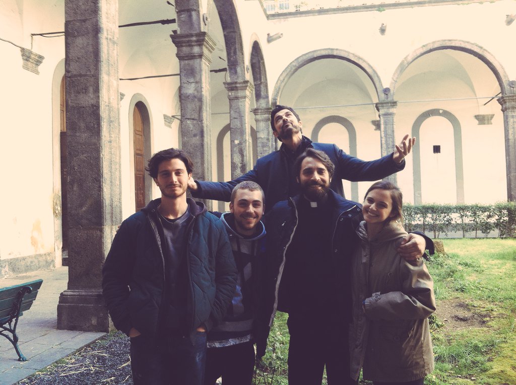 AntonioDM78's tweet photo. Quanta bella gente sul set di #bastardidipizzodalcone https://t.co/GpRAoRKtQk