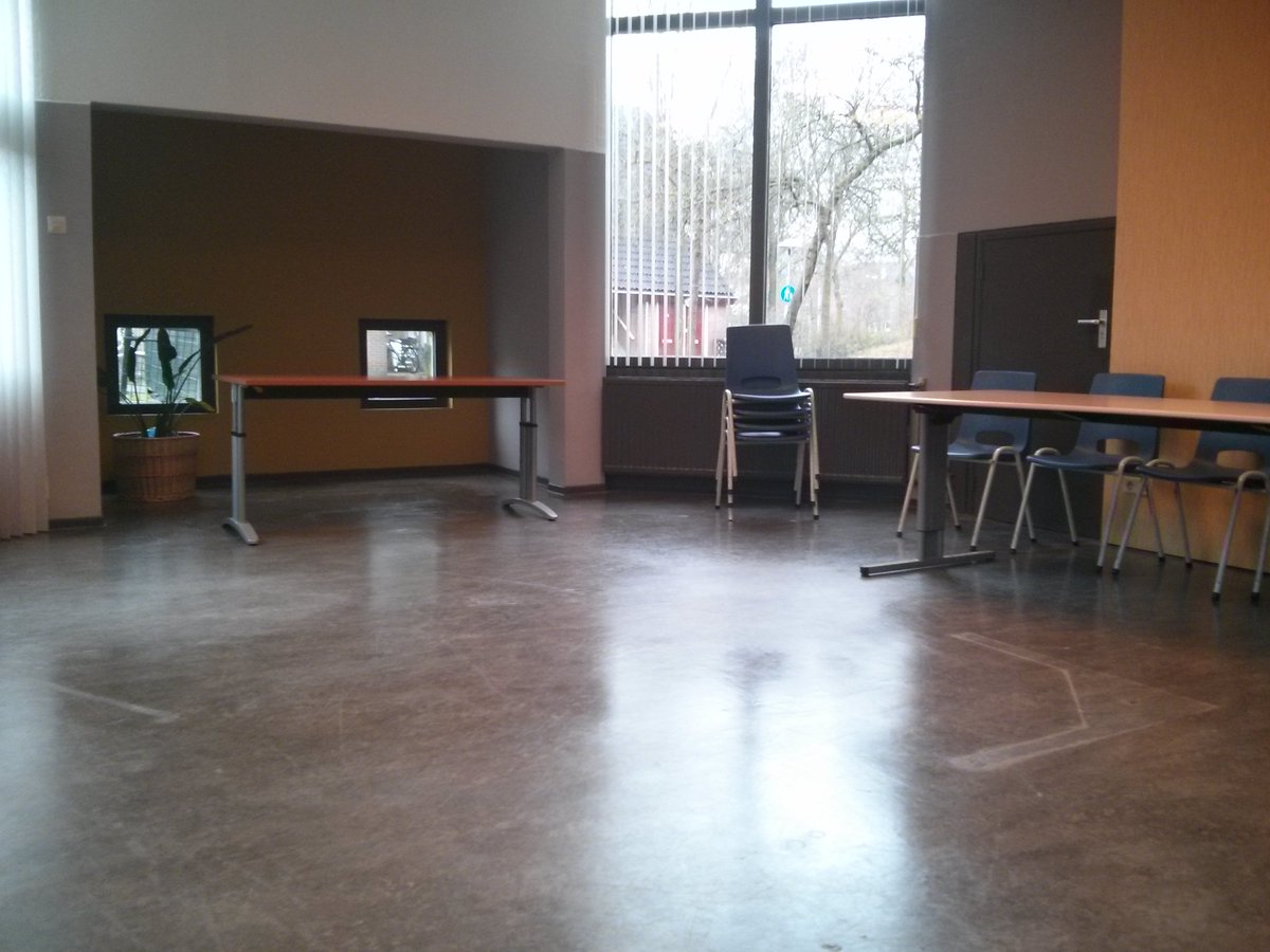 Kantoor van <a href="/Vooruit_Utrecht/">Vooruit_Utrecht</a> nu leeg. In buurthuis Sterrenzicht komt de huiskamer in de wijk. i.s.m zie volgende twt