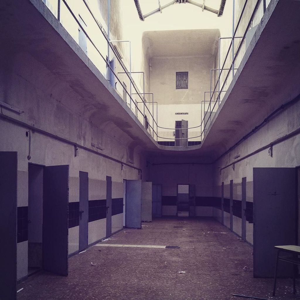 Sr_Interior's tweet photo. 📢 Break Free 📢

#alexperez  #urbex  #abandoned  #prison  #prisonbreak  #coruña  #emptycells  #decadence  #decay  #p… https://t.co/RvMtpPoRaD