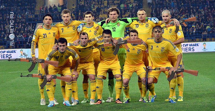 Усилил состав: Порошенко раздал украинским футболистам оружие