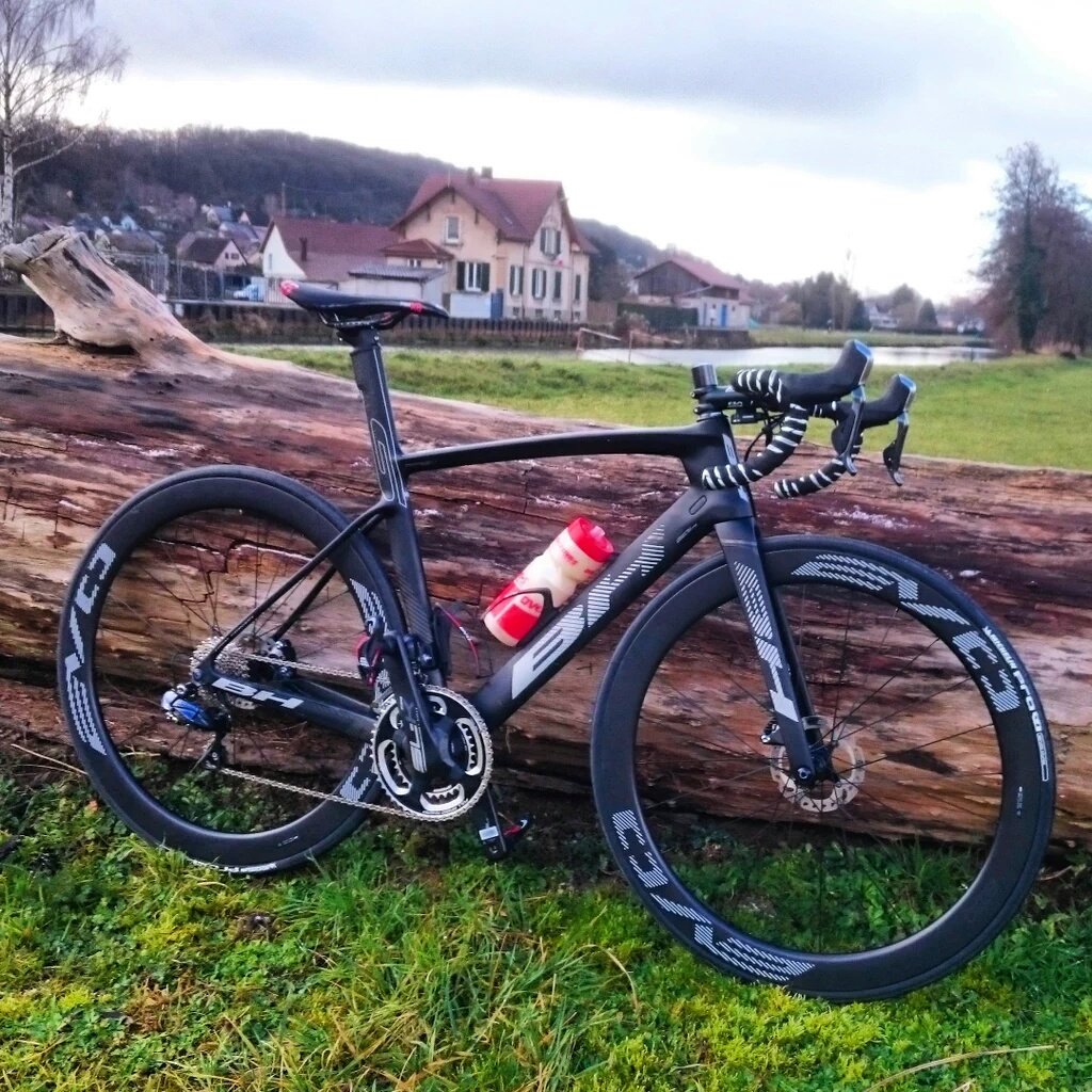 BH_Bikes's tweet photo. Un #JuevesSanto es buen día para probar y conocer a fondo la BH G7 Disc #conceptdisc | https://t.co/qPGlnTx3PB https://t.co/FglQtjzFkN