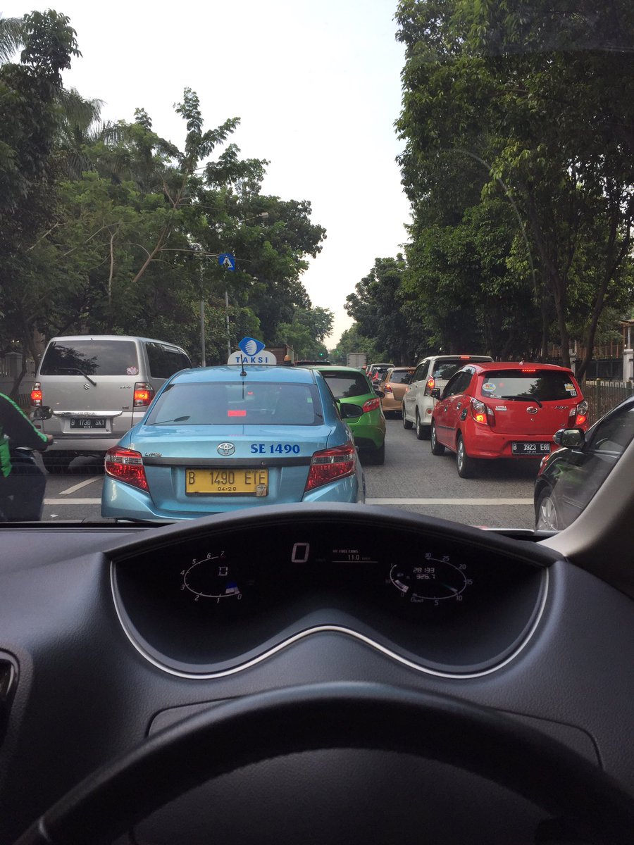 Harry_aTang's tweet photo. @TMCPoldaMetro depok arah lenteng agung sudah macet sampai depan pancasila! https://t.co/RILql1Ml79
