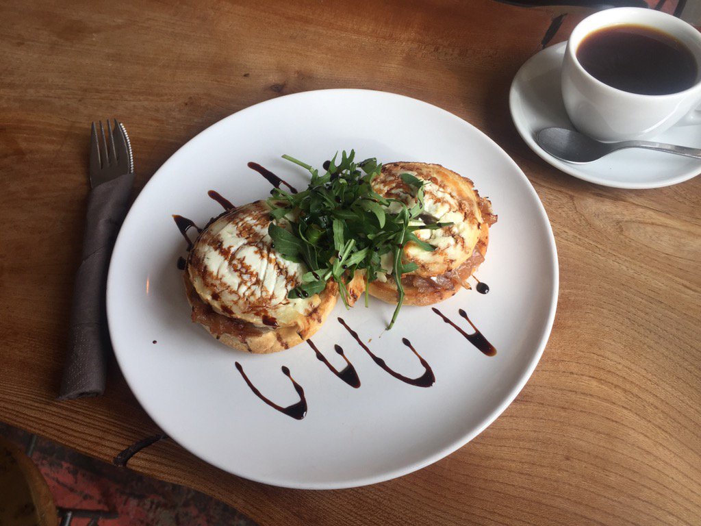 countercafe's tweet photo. Magnificent special today @countercafe ! Baked goat's cheese with onion marmalade and balsamic reduction. https://t.co/KGG4F9xvzn