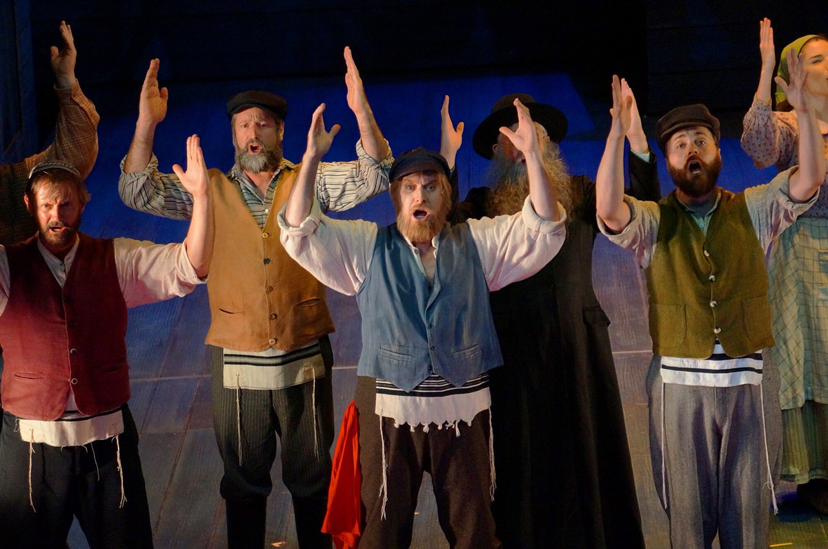 CapitolSydney's tweet image. First performance down and second one just started! @FiddlerInOZ is in the house! #fiddlerinoz #capitoltheatresydney