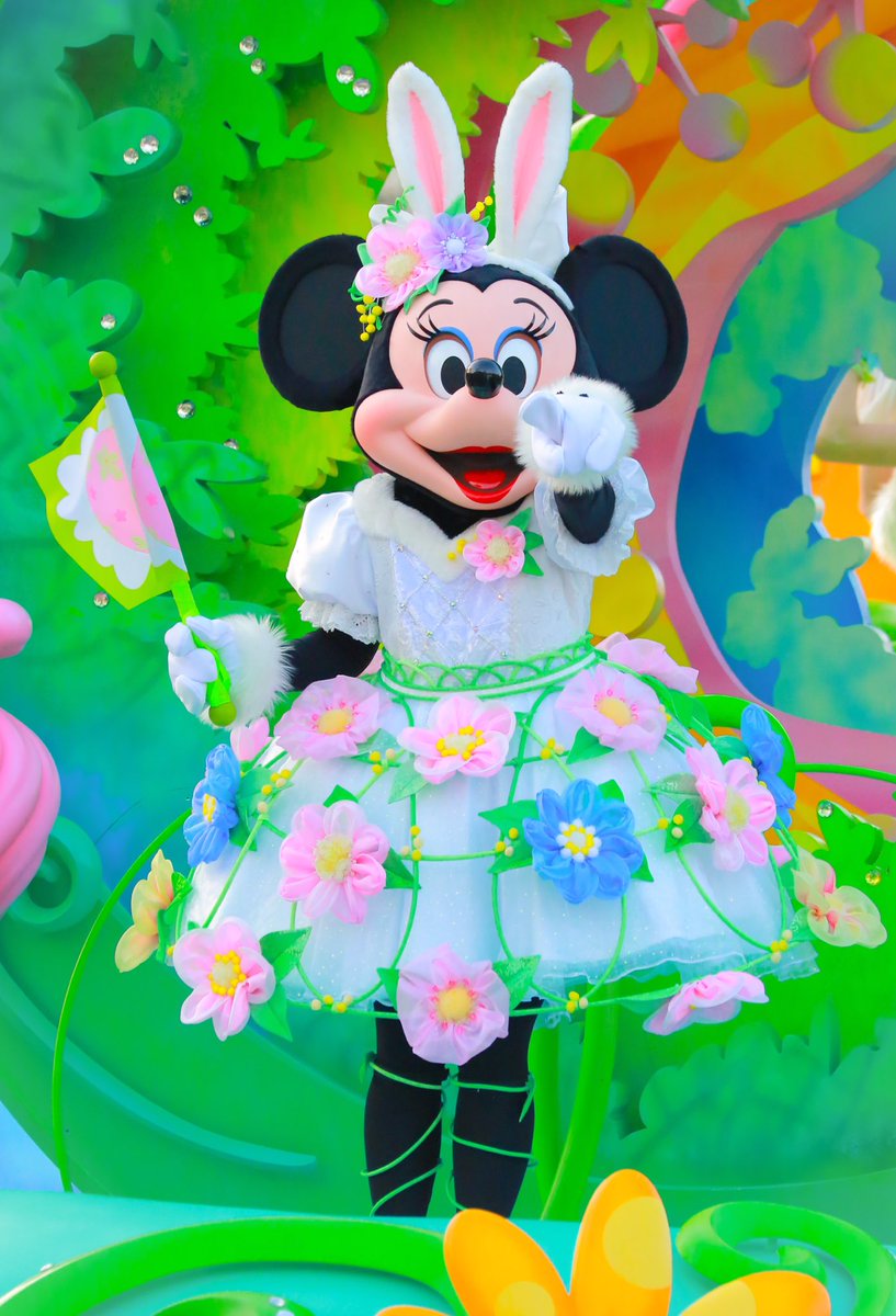 akkunn29's tweet photo. ヒピホピ2016
ミニーマウスの可愛さ(T ^ T)
フラッグ持ちながらの指差し…。ぽんぽん？ぼんぼん？しゃかしゃか？
取り敢えず、何か持ってる。
可愛い*\(^o^)/* https://t.co/XlnBzu73ae