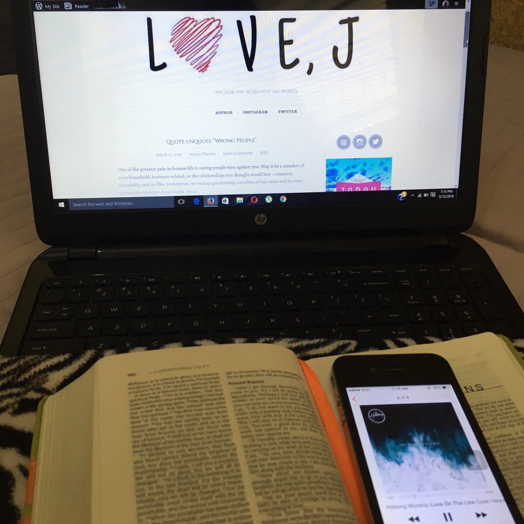 JNYJNTO's tweet photo. My sister's playlist, my blog, and my bible. Personalized camp #Recharge2016 https://t.co/CKQVAt1mCM
