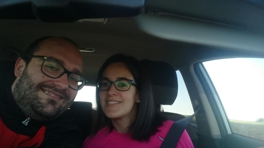 cesar_sainz's tweet photo. Un poquito de vacaciones creo que nos hace falta con @MariaVelascoAnd a descansar al pueblo https://t.co/zYnjBlkHTh