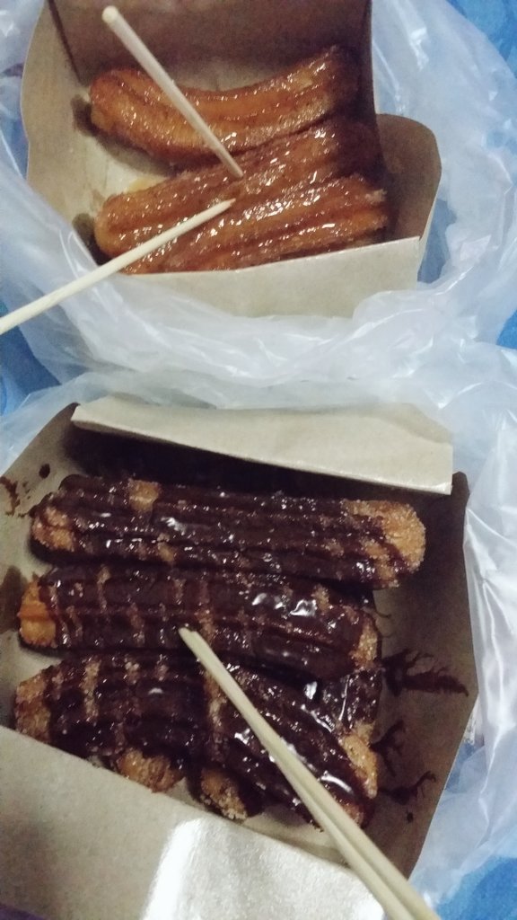SyaFreakz's tweet photo. Reward + Satisfying myself for my hardwork!! ✌ #churrosfactory https://t.co/BNwCgxtI7O