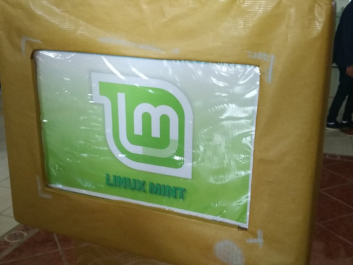batamlinux's tweet photo. Ada juga Pembagian DVD Linux GRATIS . . . https://t.co/zeCN3K1nqp