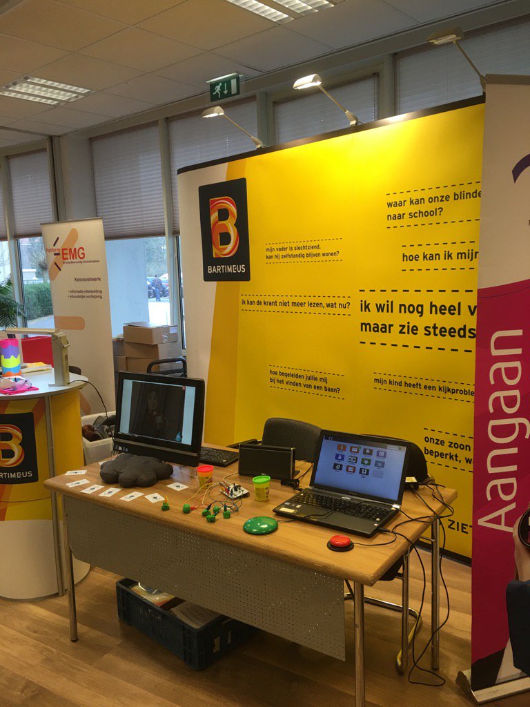 SmitMsmit's tweet photo. Kom maar op mensen, wij zijn er klaar voor! #bartimeus op #emb congres https://t.co/IVUpoNloQA