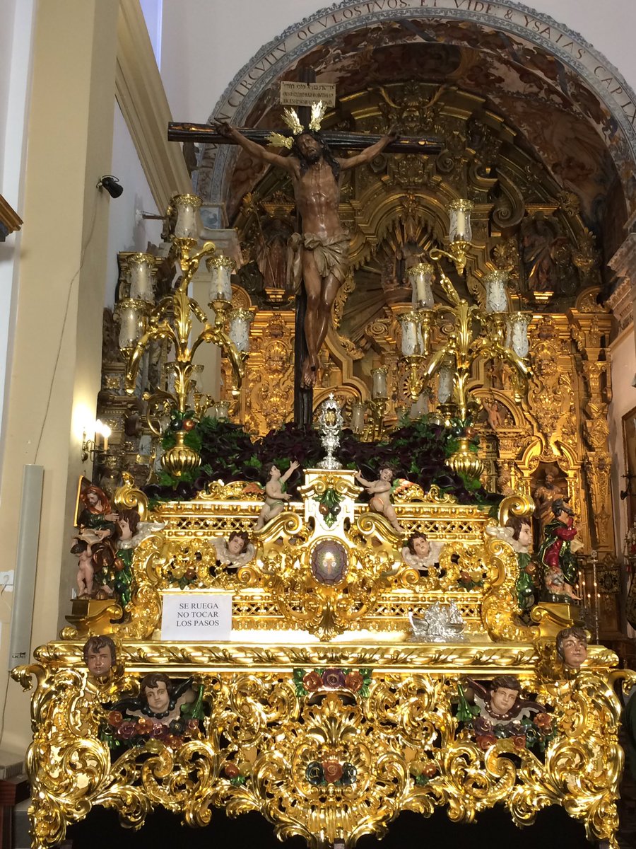 expiraesperanza's tweet photo. Así lucen Nuestros Sagrados Titulares a la espera de las 5 de la tarde de un nuevo y maravilloso Jueves Santo https://t.co/fmKAuUON1d