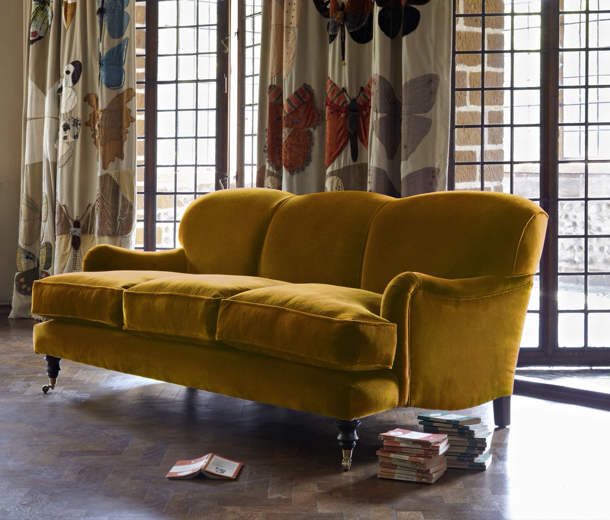 propertymail's tweet image. Sofas are one of the hearts of the home, and choosing the right one is all-important. propertymail.co.uk/article.php?ai…