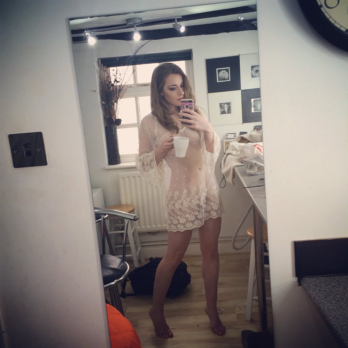 RosaBrighid's tweet photo. Ready for work! Drinking some hot lemon tea ❤️ #rosabrighid https://t.co/kj4QaUu2qi