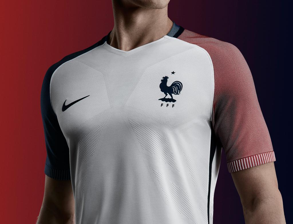nikefootball's tweet photo. Vitesse réinventée.

La collection #FFF 2016 de l'@equipedefrance est disponible ici : https://t.co/okGT391ZUm https://t.co/enLGzB5Z9B
