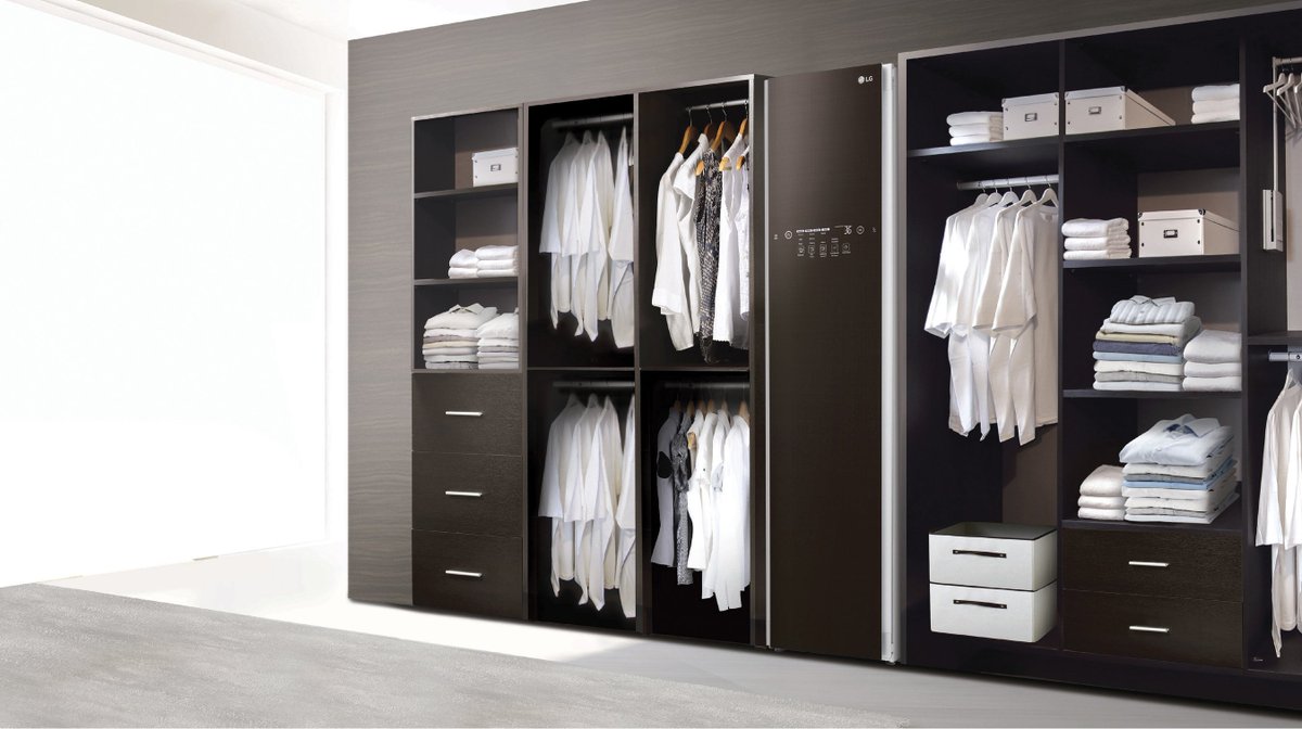 FashNerd | A Futuristic Wardrobe w/ LG Style bit.ly/LGstyle #LifeStyleTech #SmartHome <a href="/LGUS/">LG Electronics</a> @NearableTech
