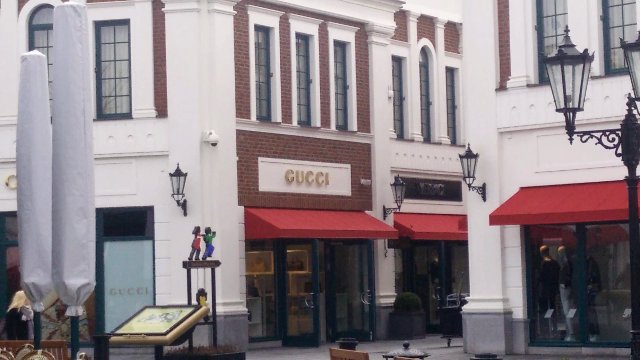 alexela19's tweet photo. https://t.co/6eaffHLFom #shoppingvideo #fashionblogger #fashion #moda #lepota #model #gucci #karllagerfeld #alexela https://t.co/Mcykc4K0VZ