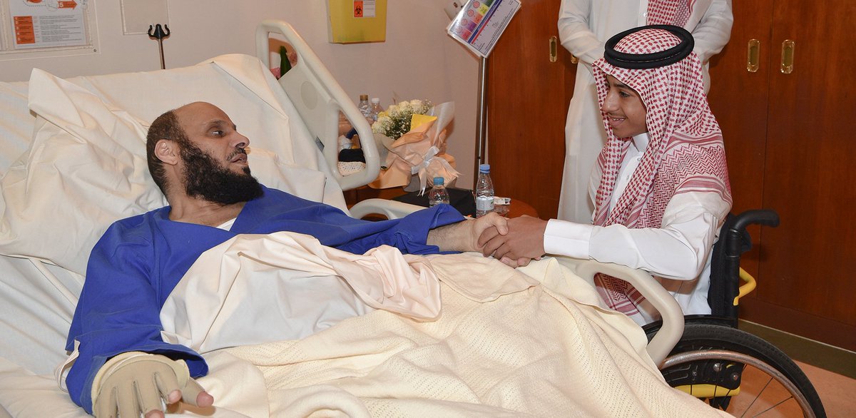عدد من أطفال «#جمعية_الأطفال_المعوقين» يزورون #الشيخ_عائض_القرني 

<a href="/Dr_alqarnee/">د. عائض القرني</a>