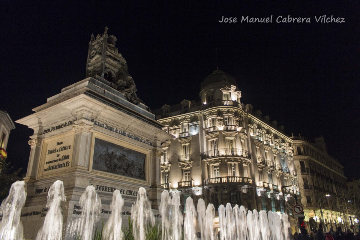 fotosjose77's tweet photo. Fuente Isabel la Católica y Gran Vía https://t.co/P6Dl21KNn8