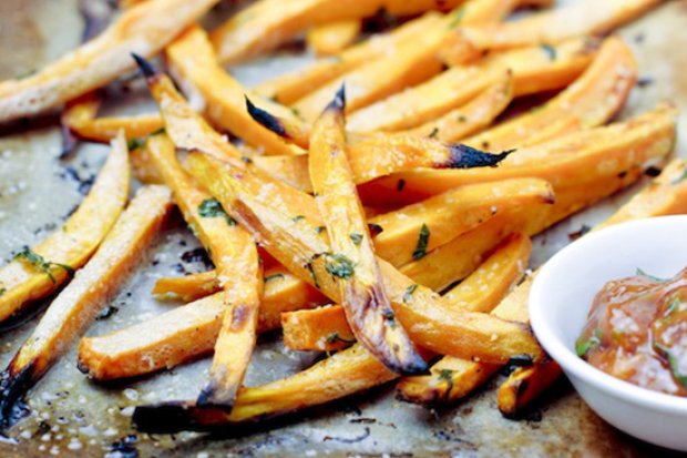 canadianliving's tweet photo. Snack smarter: 7 healthy foods to satisfy your #carb cravings  https://t.co/omNp5B5L0l https://t.co/vN3Uvi2D6T