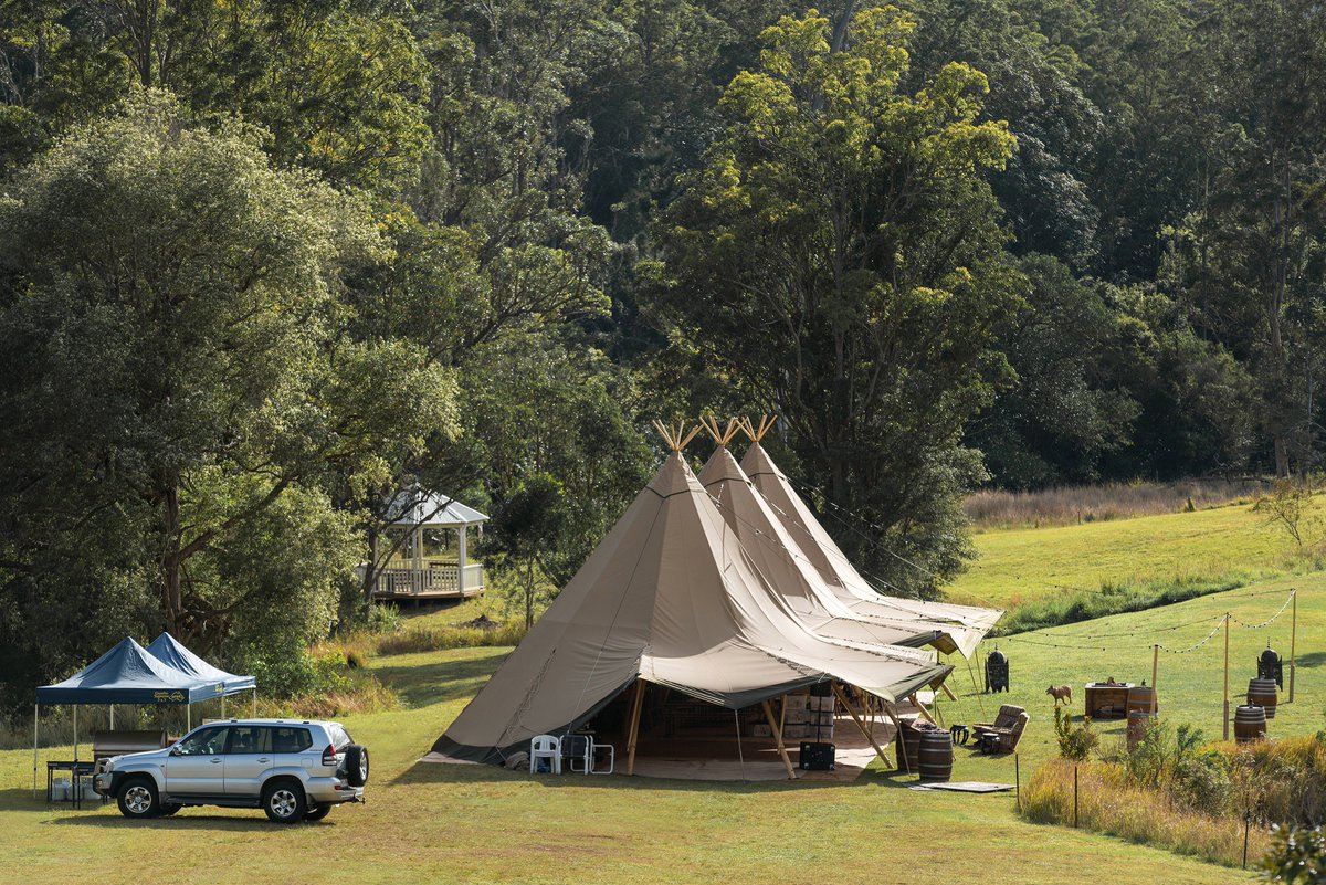 GoldCoastTipis's tweet photo. The last minute preparations before this epic Wedfest we were so lucky to be  a part of https://t.co/vgM2xNIJVZ