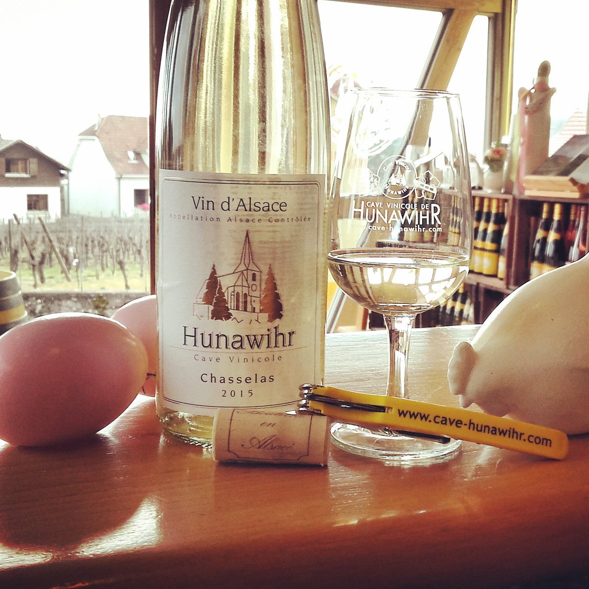 CoopHunawihr's tweet photo. On fête l’arrivée du printemps avec le retour du bon blanc et son millésime 2015 ! 
 
  #DrinkAlsace #Chasselas https://t.co/XTJiUX0XPl