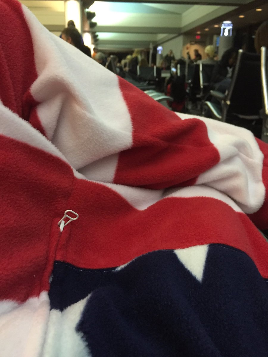 ForeverLazy's tweet photo. Just chillaxin' in my American Dreamer waiting to board my flight. #justplanesilly #onesies #firstclassy https://t.co/rK4Lt1gVQq