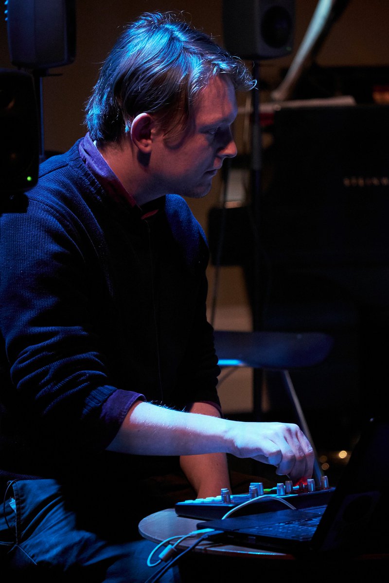 crashensemble's tweet photo. #FREESTATE9 Composer and performer Neil Quigley
@Bpthu by @RosKavanagh https://t.co/IuYKUMvghm
