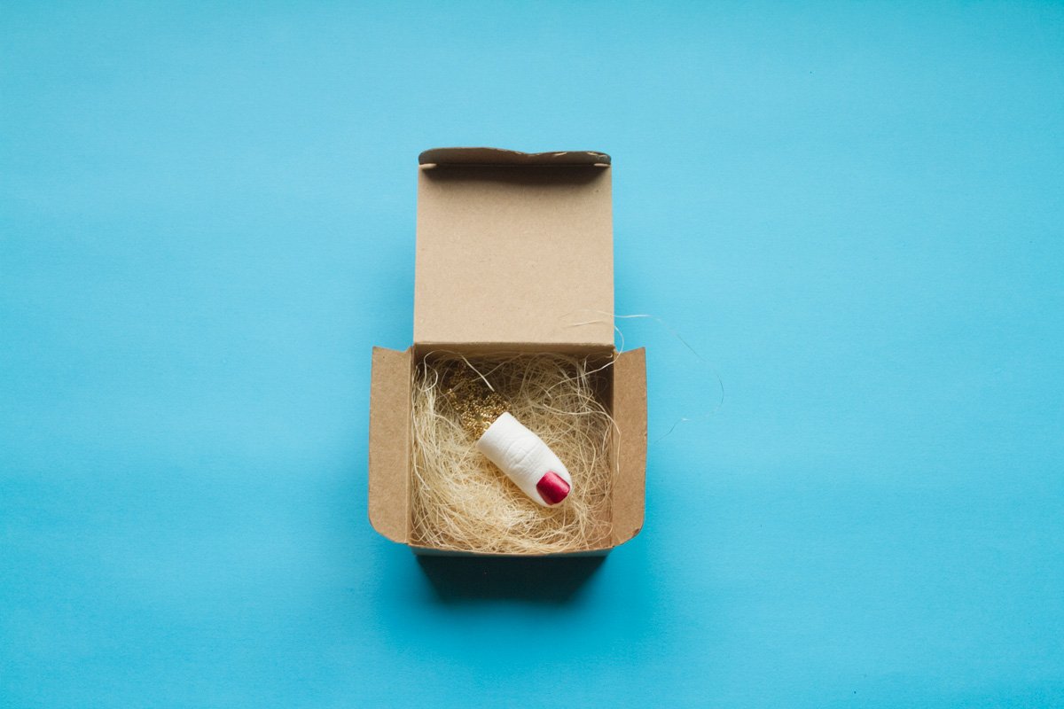 TrendsConnected's tweet photo. Je eigen vinger om je nek als sieraad. https://t.co/BlMoUy3cYd  #Design #Mode #Trend #Identiteit #Marketing https://t.co/zXw5WEU5Lw