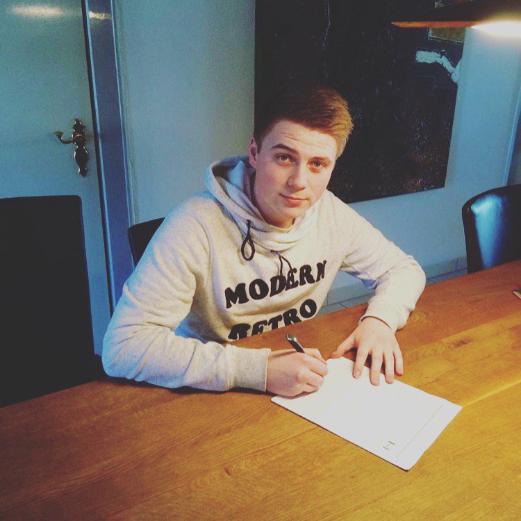 UniExperts's tweet photo. Justus is going to play #golf at the #lindenwood #university and just signed his contract. Congratulations! https://t.co/GnajI2oyrf