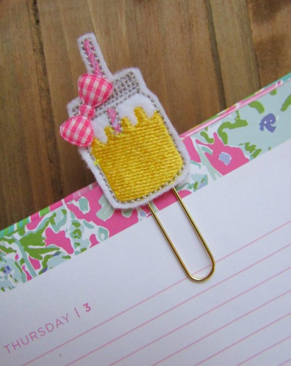 Personily's tweet photo. #choosehappiness this #thursday morning with #masonjar #plannerpaperclip #plannercommunity https://t.co/kVkxYebow6 https://t.co/zxX7Kd9u4Z