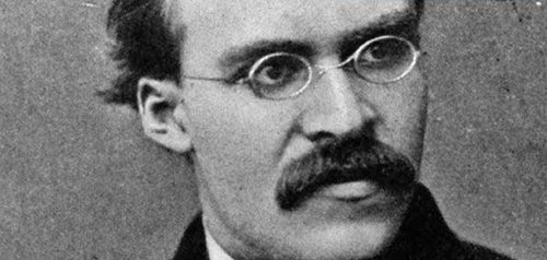 Deri değiştirmeyen yılan ölür;
Tıpkı düşünce değiştirmesine engel olunan kafalar gibi.

/Nietzsche/