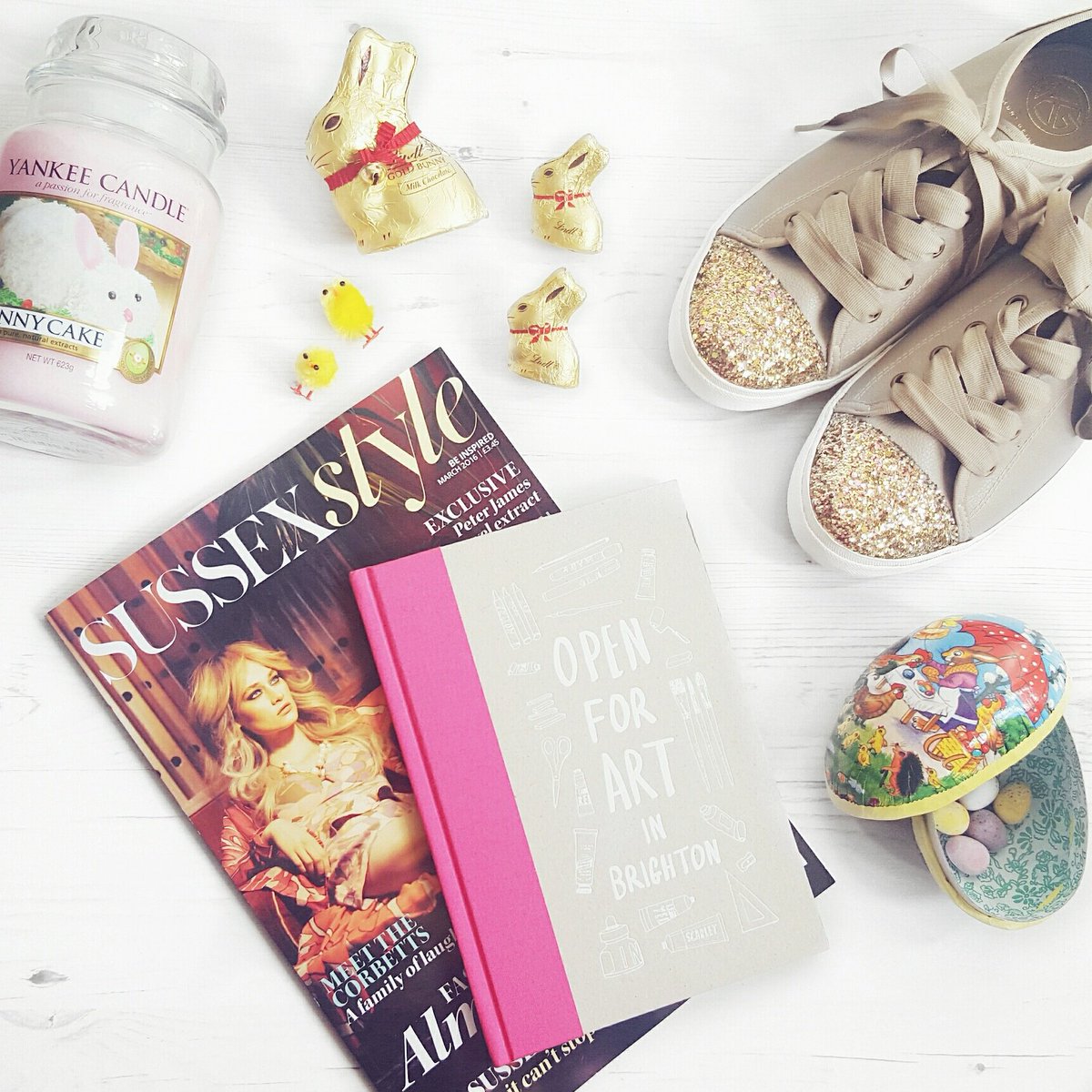 Lyndsayandgirls's tweet photo. On the blog, 'Lovely Things' feat.  @CASSART @TheYankeeCandle @SussexStyleMag &amp; @KurtGeiger https://t.co/a8u1Gw67ws https://t.co/4JsF92TJdn