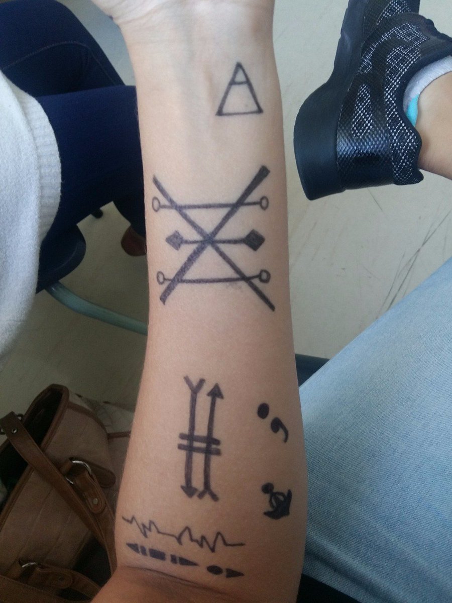 micky_muller's tweet photo. Nurses are admiring my tats instead of the patients.  Third world cuntry i say #TBH https://t.co/O8HMyjpcB8