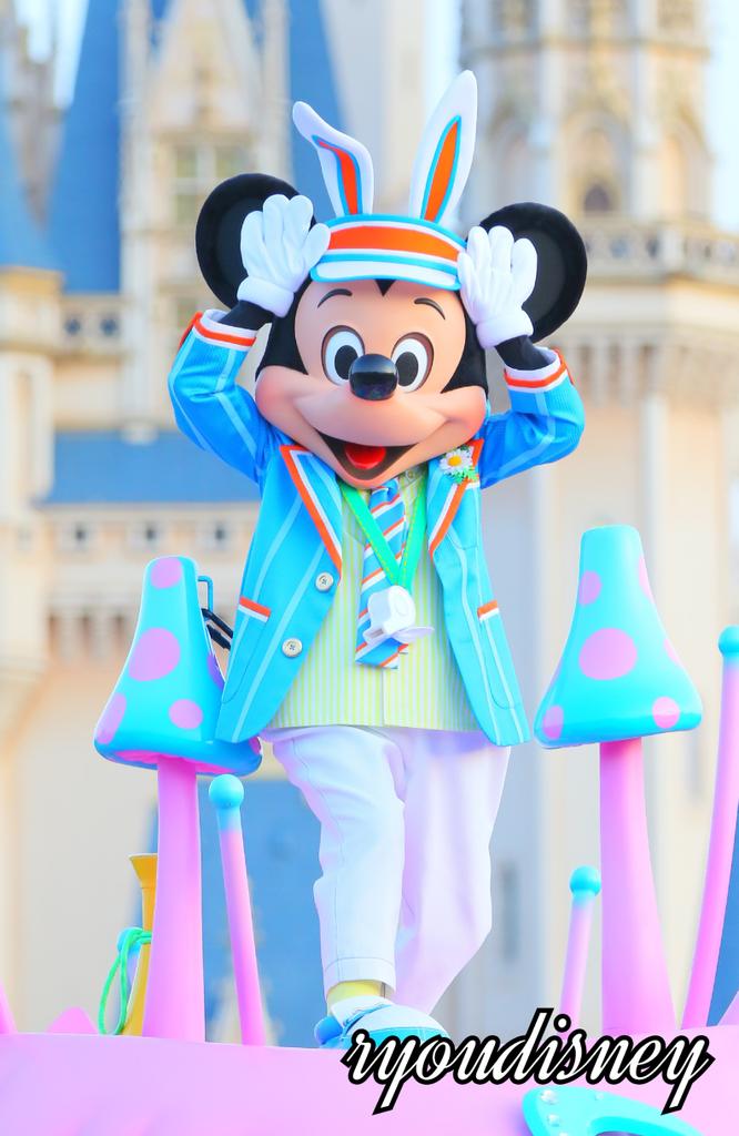 Ryoudisney A Twitter ヒピホピ ミッキー可愛いしカッコいいよ 一枚目 メガホン抱き 二枚目 俺カッコいいだろ ドヤ 三枚目 応援するミッキー 四枚目 ウサミミするミッキー T Co Nvidipsxid