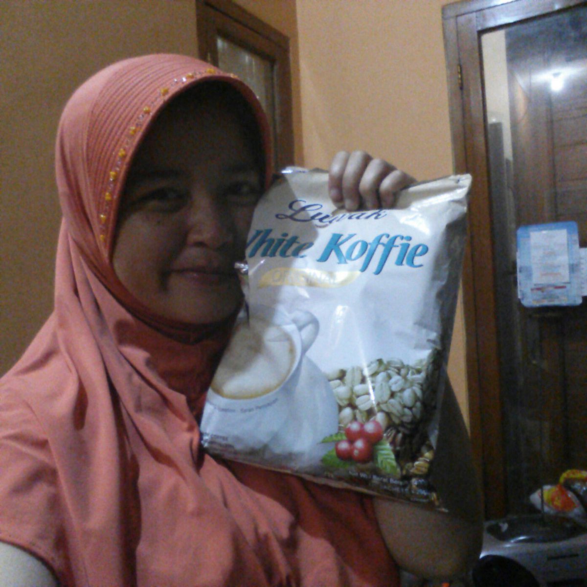 NNzah's tweet photo. belum mantap klo sehari belum minum ini 😂😂😂 https://t.co/4GkP574nP5