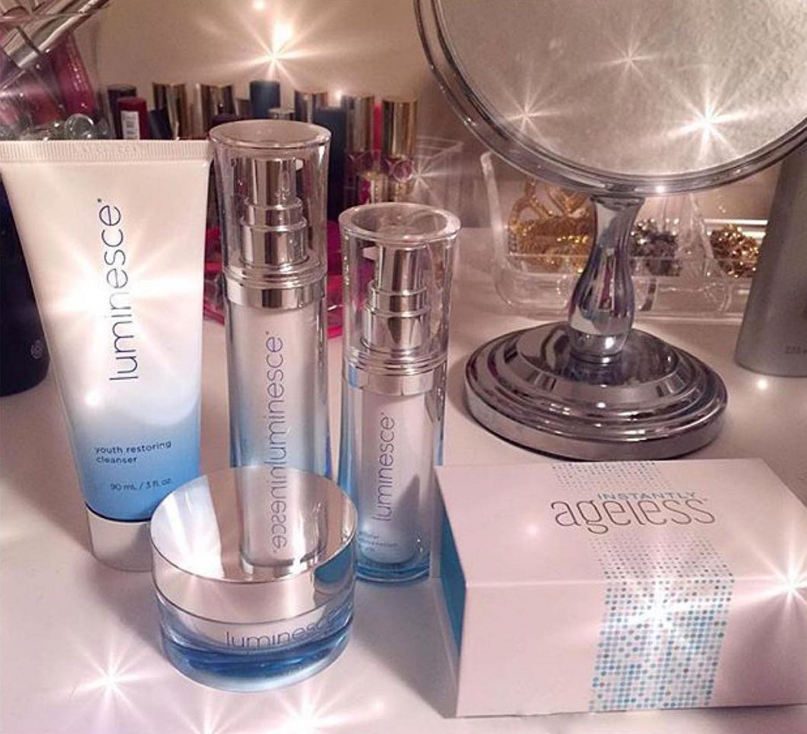 JeunesseGlobal's tweet photo. Start w/gorgeous skin 👄 Layer on the luxury: Diminish, Revive &amp; Renew w/#Luminesce Photo:IG @refreshed_in_an_instant https://t.co/3kU47VCN4u