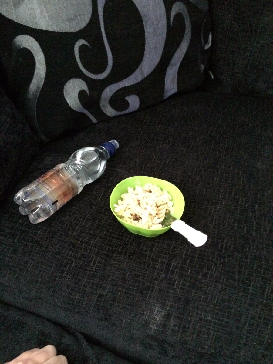 GRichard011088's tweet photo. A packed snack before Dinner #Cheekysnack #Focuse ๐ช๐ช https://t.co/auHy9jV5xJ