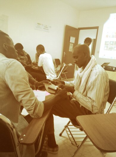 JklDakar's tweet photo. En groupe les idées sortent toujours mieux et plus rapidement ;) #HackYourCity #HackingDakar https://t.co/psClWPUSND