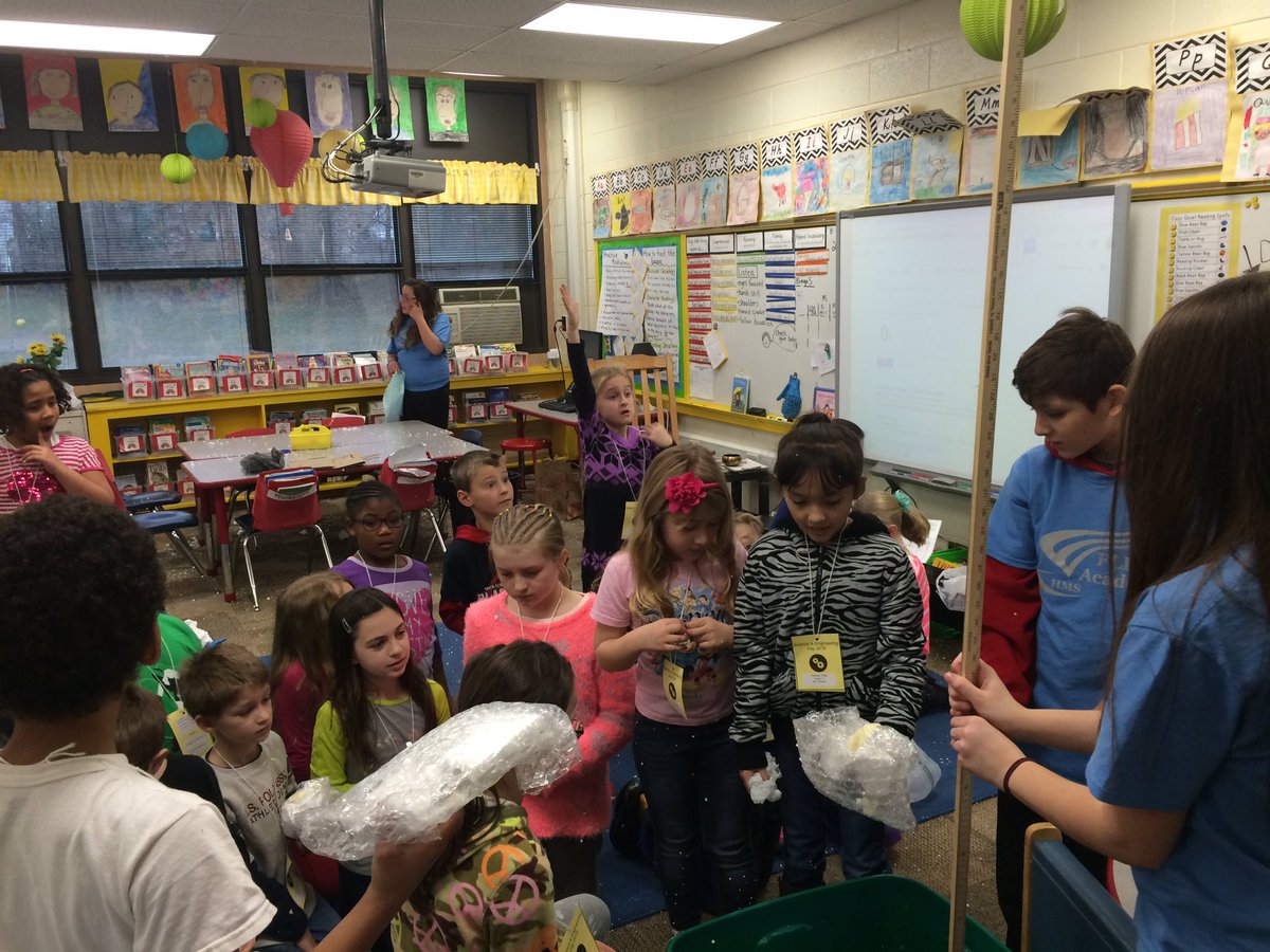 FLIGHTSDW's tweet photo. Brain break design brief. Constructing a safety device for water balloons at Hillcrest Engineering Day! https://t.co/7hPiizOEao