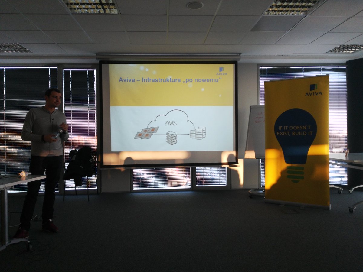 marlena_kalmuk's tweet photo. @javvorski o infrastrukturze w #Aviva podczas #CloudBeer https://t.co/DYzTMM2ZPe