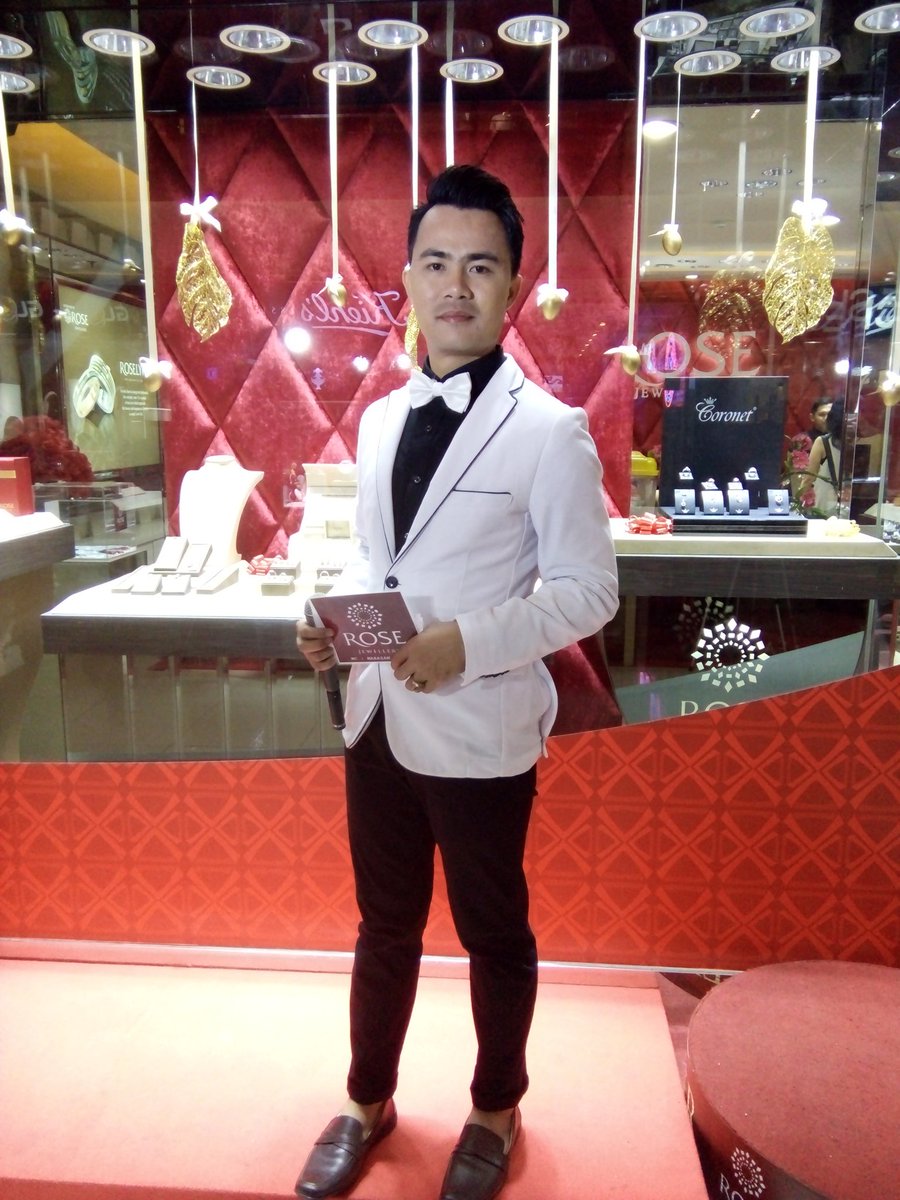 MarazanZevan1's tweet photo. #marazanzevan #rosejwl #hostindonesia #hostjakarta #mcjakarta #mcdiamond #Diamonds #fashionfest2016 https://t.co/svTLRkVGos