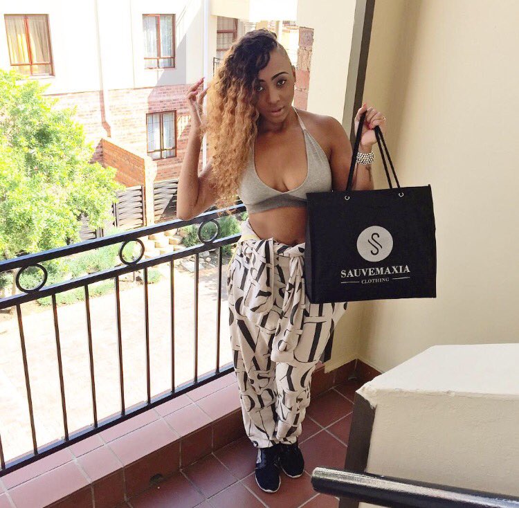 Nadia_nakai's tweet photo. Got my gear from @sauvemaxia for this weekend! ❤️❤️❤️ https://t.co/xehOtjKwQb