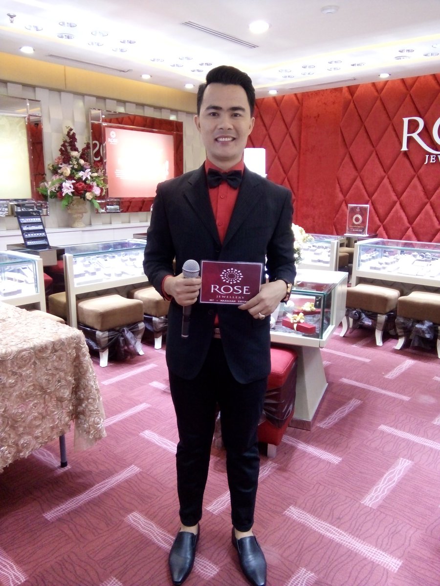 MarazanZevan1's tweet photo. #mc #marazanzevan #hostjakarta #mcjakarta #mctahun2016 #mcformal #mcdiamond #mcsemiformal #latepos https://t.co/2T8zeXPtkE