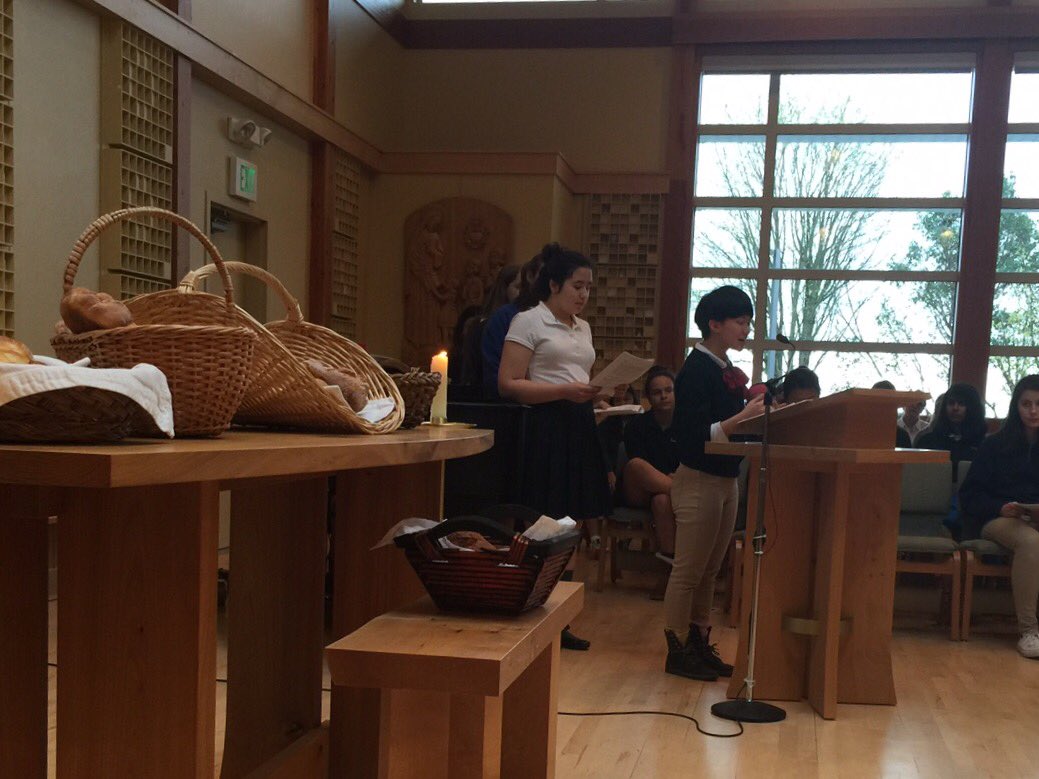 ForestRidgeMS's tweet photo. Holy Thursday: How can we be bread for the world? Thank you, sophomores, for your inspiration &amp; leadership. #service https://t.co/X5XHTDD3TN