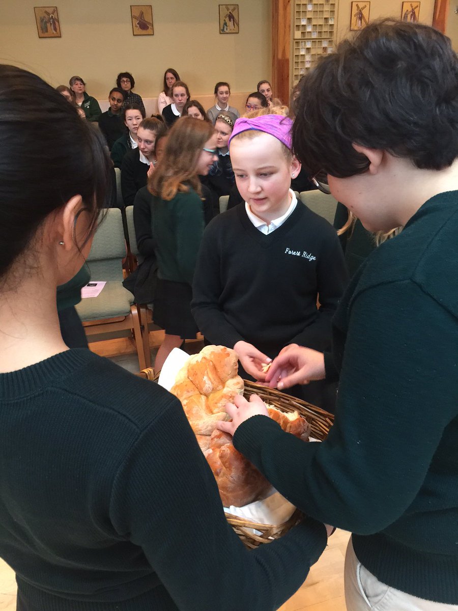 ForestRidgeMS's tweet photo. Holy Thursday: How can we be bread for the world? Thank you, sophomores, for your inspiration &amp; leadership. #service https://t.co/X5XHTDD3TN