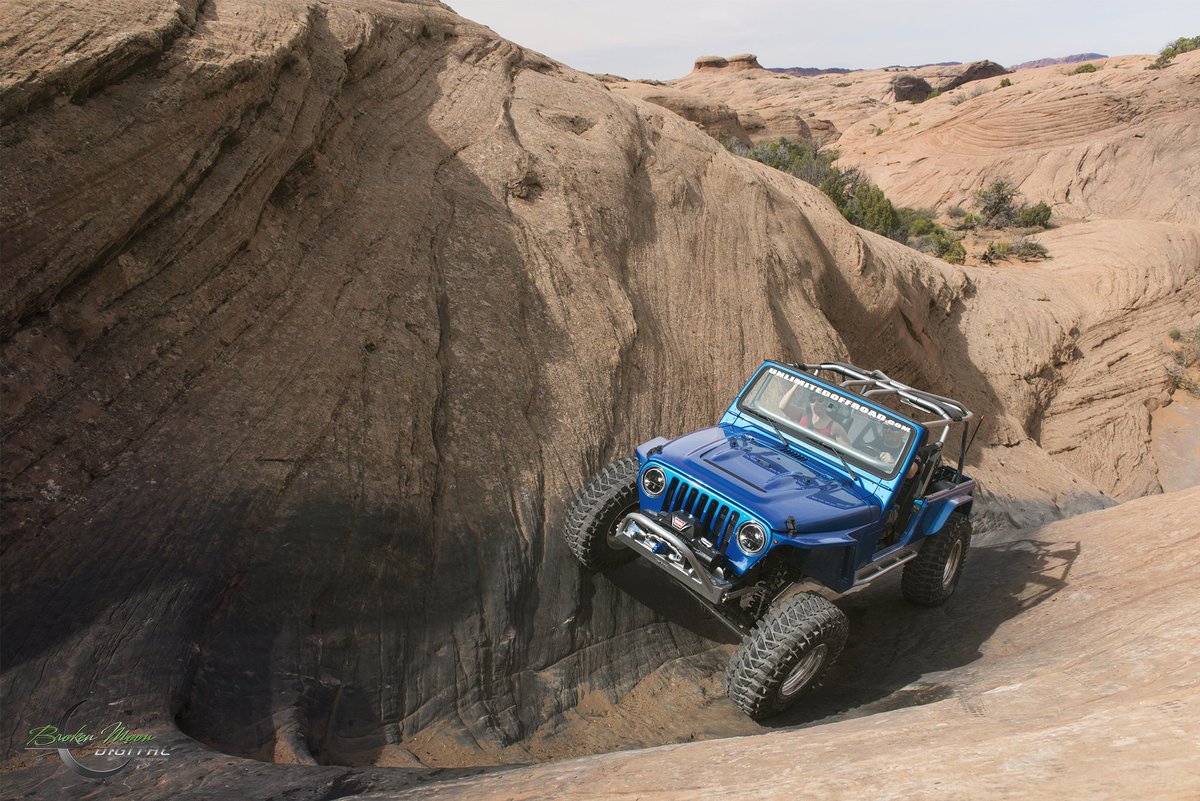 BrokenMoonDGT's tweet photo. Climbing out of Hells Gate #Moab #jeep #EJS2016 https://t.co/GfZ7YJWVfn